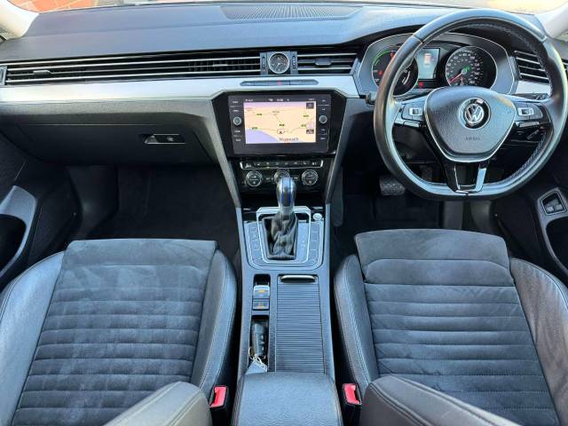Volkswagen Passat 1.4 TSI GTE 5dr DSG Estate Petrol / Electric Hybrid White