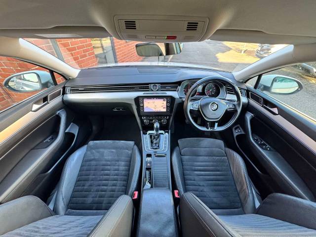 Volkswagen Passat 1.4 TSI GTE 5dr DSG Estate Petrol / Electric Hybrid White