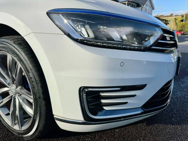 Volkswagen Passat 1.4 TSI GTE 5dr DSG Estate Petrol / Electric Hybrid White