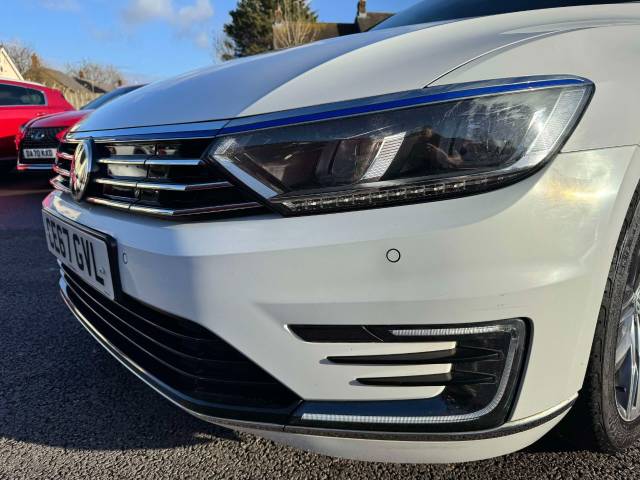 Volkswagen Passat 1.4 TSI GTE 5dr DSG Estate Petrol / Electric Hybrid White