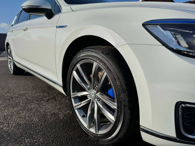 Volkswagen Passat 1.4 TSI GTE 5dr DSG Estate Petrol / Electric Hybrid White