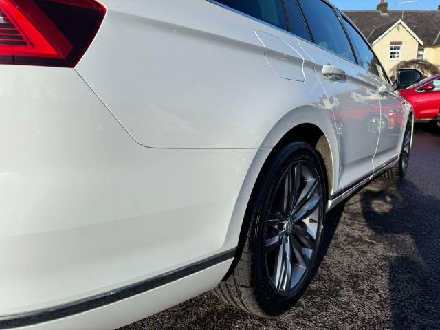 Volkswagen Passat 1.4 TSI GTE 5dr DSG Estate Petrol / Electric Hybrid White