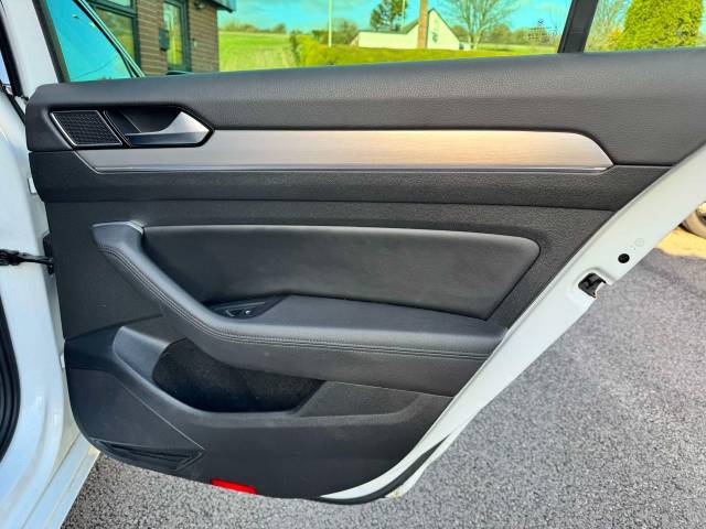 Volkswagen Passat 1.4 TSI GTE 5dr DSG Estate Petrol / Electric Hybrid White