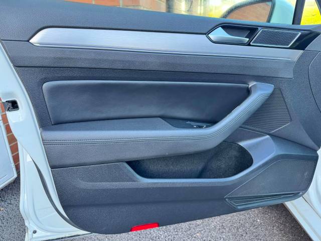Volkswagen Passat 1.4 TSI GTE 5dr DSG Estate Petrol / Electric Hybrid White