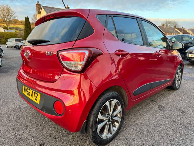 Hyundai i10 1.2 Premium SE 5dr Hatchback Petrol Red