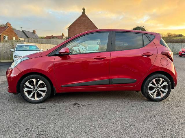 Hyundai i10 1.2 Premium SE 5dr Hatchback Petrol Red