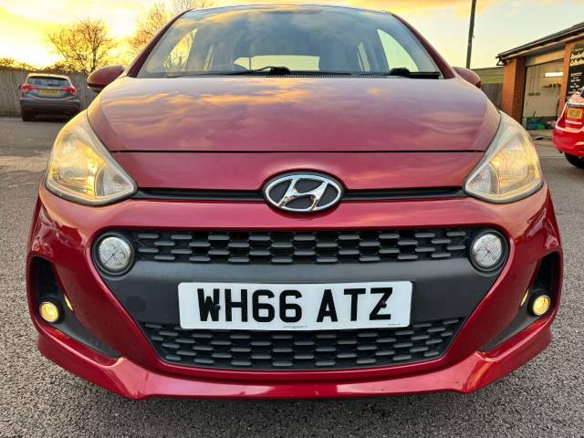 Hyundai i10 1.2 Premium SE 5dr Hatchback Petrol Red