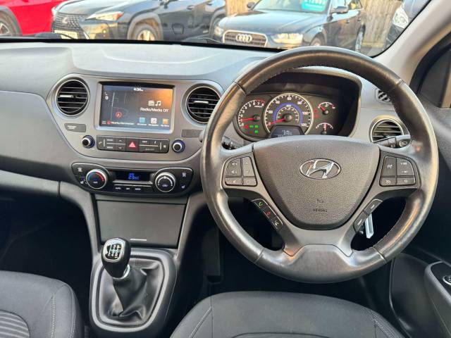 Hyundai i10 1.2 Premium SE 5dr Hatchback Petrol Red