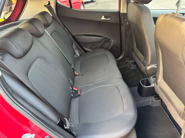 Hyundai i10 1.2 Premium SE 5dr Hatchback Petrol Red