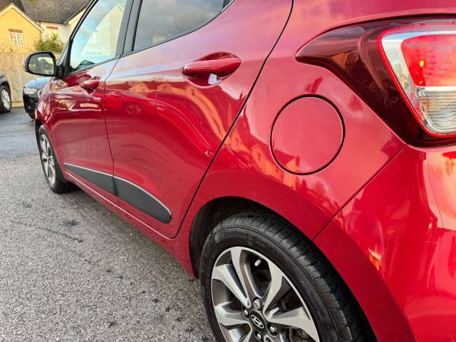 Hyundai i10 1.2 Premium SE 5dr Hatchback Petrol Red