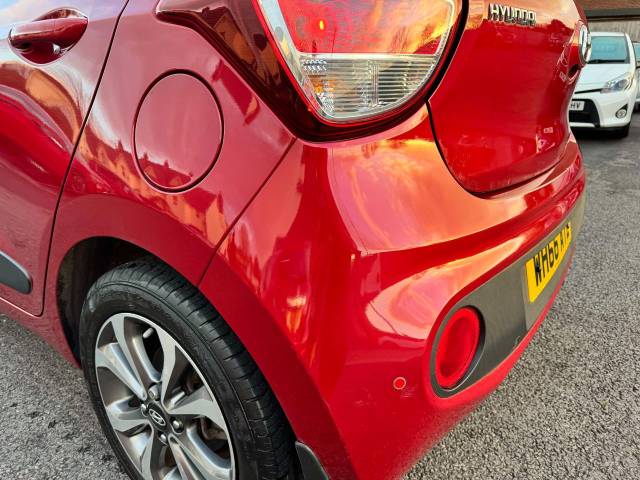 Hyundai i10 1.2 Premium SE 5dr Hatchback Petrol Red