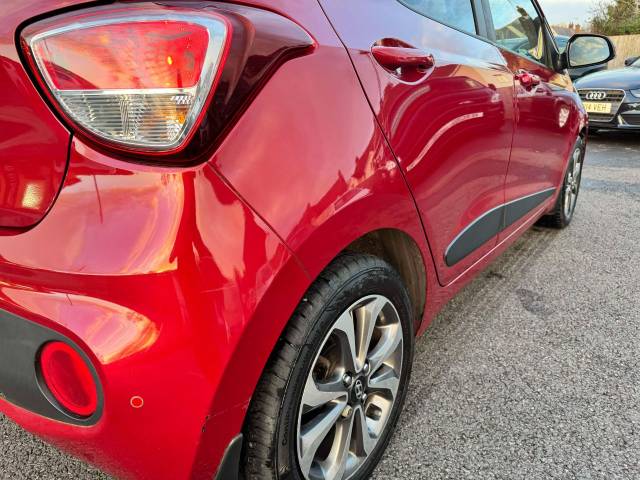 Hyundai i10 1.2 Premium SE 5dr Hatchback Petrol Red