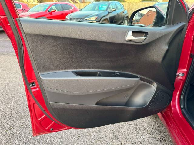 Hyundai i10 1.2 Premium SE 5dr Hatchback Petrol Red