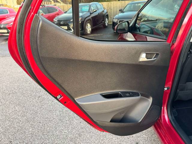 Hyundai i10 1.2 Premium SE 5dr Hatchback Petrol Red