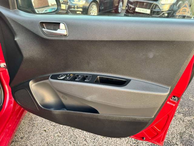 Hyundai i10 1.2 Premium SE 5dr Hatchback Petrol Red