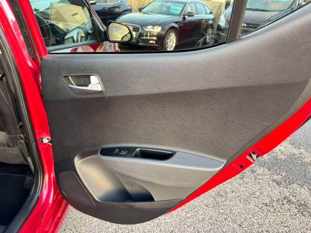 Hyundai i10 1.2 Premium SE 5dr Hatchback Petrol Red