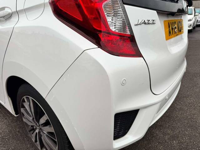 Honda Jazz 1.3 EX Navi 5dr Hatchback Petrol White