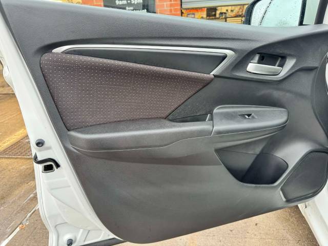 Honda Jazz 1.3 EX Navi 5dr Hatchback Petrol White