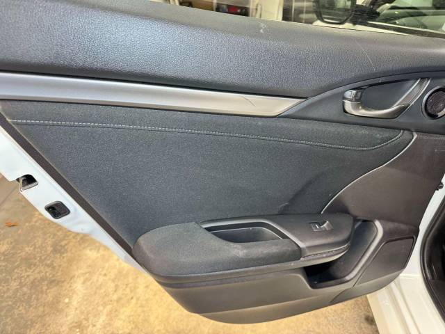 Honda Civic 1.0 VTEC Turbo 126 SR 5dr Hatchback Petrol White