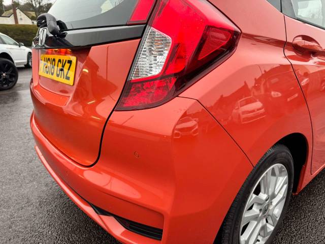 Honda Jazz 1.3 i-VTEC SE Navi 5dr Hatchback Petrol Orange