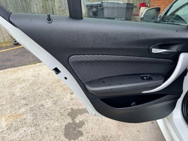 BMW 1 Series 2.0 118d M Sport 5dr [Nav] Hatchback Diesel White