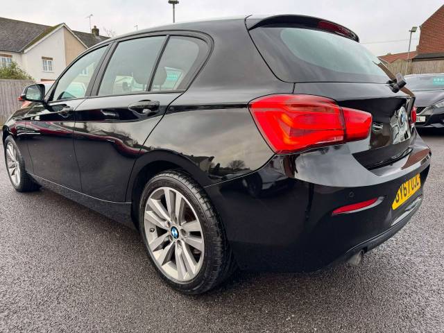 BMW 1 Series 118i [1.5] Sport 5dr [Nav] Step Auto Hatchback Petrol Black