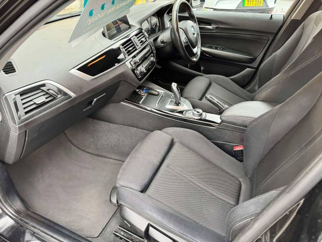 BMW 1 Series 118i [1.5] Sport 5dr [Nav] Step Auto Hatchback Petrol Black