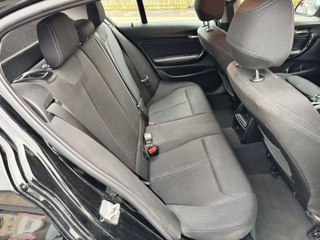 BMW 1 Series 118i [1.5] Sport 5dr [Nav] Step Auto Hatchback Petrol Black