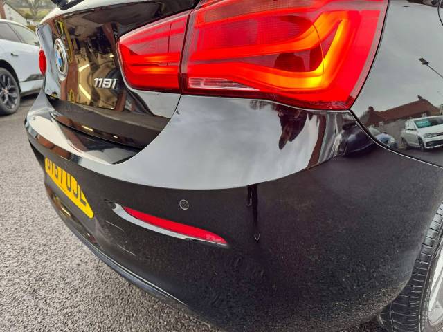 BMW 1 Series 118i [1.5] Sport 5dr [Nav] Step Auto Hatchback Petrol Black