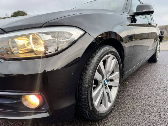 BMW 1 Series 118i [1.5] Sport 5dr [Nav] Step Auto Hatchback Petrol Black