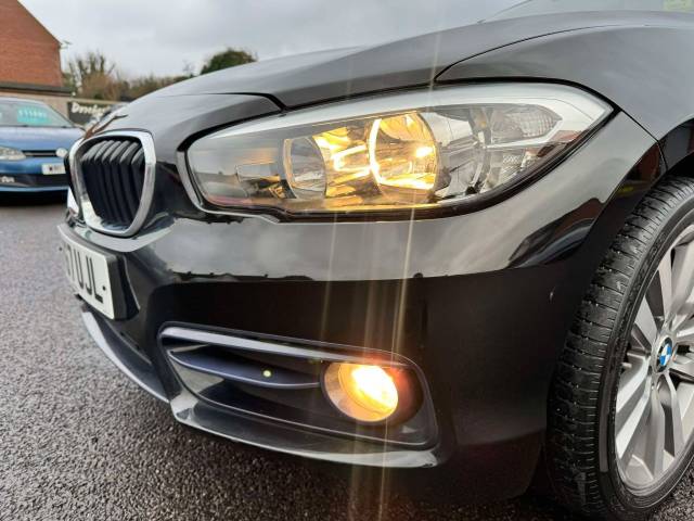 BMW 1 Series 118i [1.5] Sport 5dr [Nav] Step Auto Hatchback Petrol Black