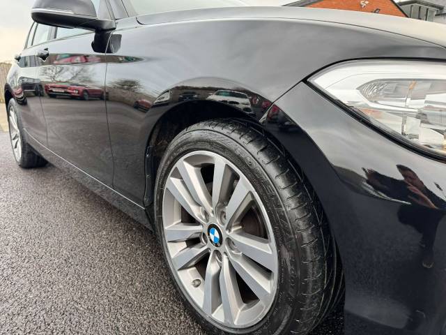 BMW 1 Series 118i [1.5] Sport 5dr [Nav] Step Auto Hatchback Petrol Black