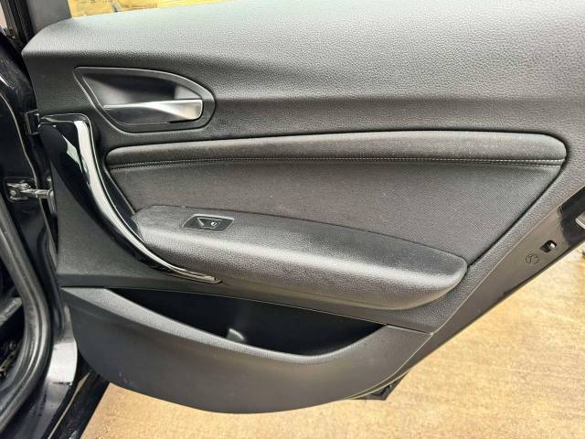 BMW 1 Series 118i [1.5] Sport 5dr [Nav] Step Auto Hatchback Petrol Black