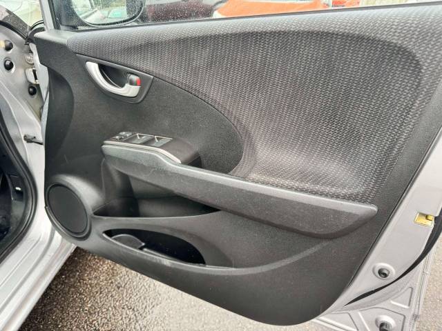Honda Jazz 1.4 i-VTEC ES 5dr CVT Hatchback Petrol Silver