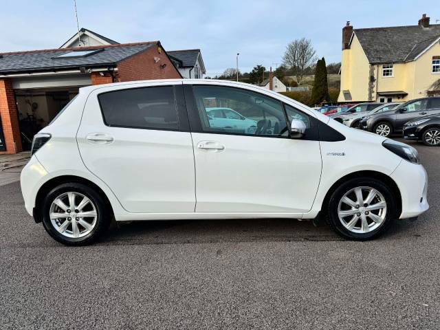 Toyota Yaris 1.5 VVT-i Hybrid Icon+ 5dr CVT Hatchback Petrol / Electric Hybrid White