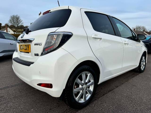 Toyota Yaris 1.5 VVT-i Hybrid Icon+ 5dr CVT Hatchback Petrol / Electric Hybrid White