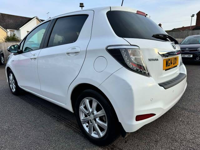 Toyota Yaris 1.5 VVT-i Hybrid Icon+ 5dr CVT Hatchback Petrol / Electric Hybrid White