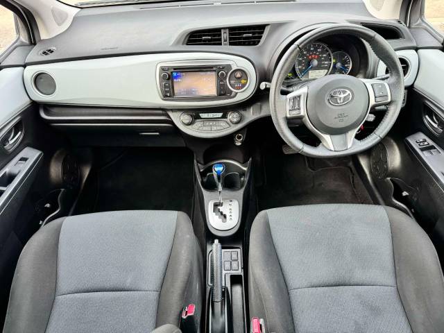 Toyota Yaris 1.5 VVT-i Hybrid Icon+ 5dr CVT Hatchback Petrol / Electric Hybrid White