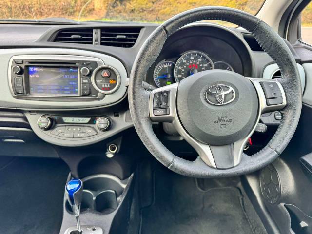 Toyota Yaris 1.5 VVT-i Hybrid Icon+ 5dr CVT Hatchback Petrol / Electric Hybrid White
