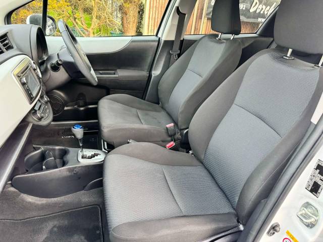 Toyota Yaris 1.5 VVT-i Hybrid Icon+ 5dr CVT Hatchback Petrol / Electric Hybrid White