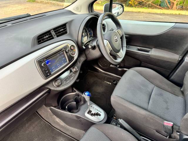 Toyota Yaris 1.5 VVT-i Hybrid Icon+ 5dr CVT Hatchback Petrol / Electric Hybrid White