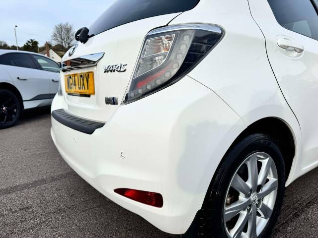 Toyota Yaris 1.5 VVT-i Hybrid Icon+ 5dr CVT Hatchback Petrol / Electric Hybrid White