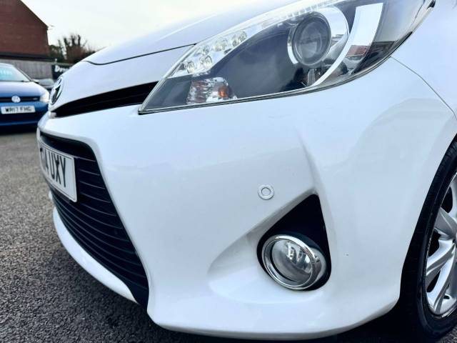 Toyota Yaris 1.5 VVT-i Hybrid Icon+ 5dr CVT Hatchback Petrol / Electric Hybrid White