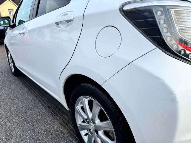 Toyota Yaris 1.5 VVT-i Hybrid Icon+ 5dr CVT Hatchback Petrol / Electric Hybrid White