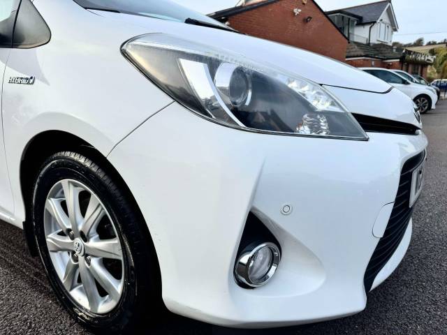 Toyota Yaris 1.5 VVT-i Hybrid Icon+ 5dr CVT Hatchback Petrol / Electric Hybrid White