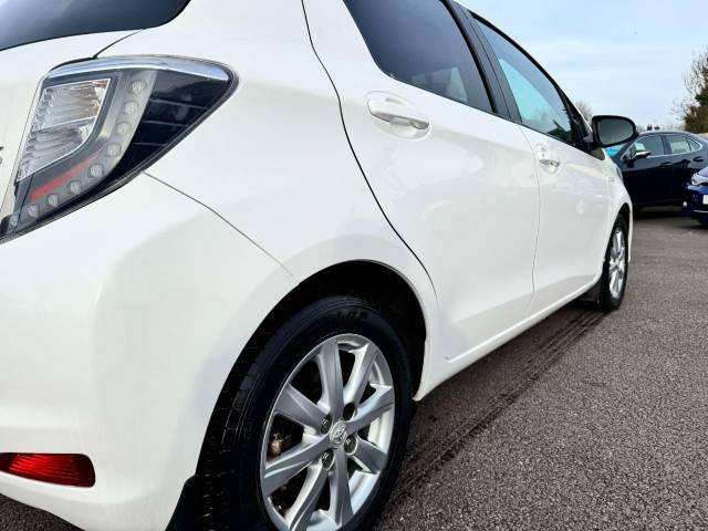 Toyota Yaris 1.5 VVT-i Hybrid Icon+ 5dr CVT Hatchback Petrol / Electric Hybrid White