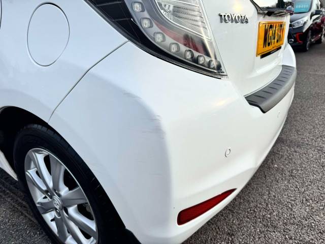 Toyota Yaris 1.5 VVT-i Hybrid Icon+ 5dr CVT Hatchback Petrol / Electric Hybrid White