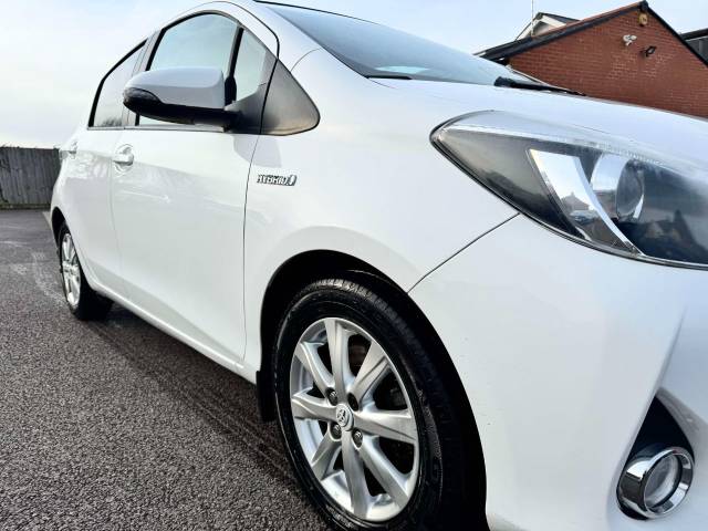 Toyota Yaris 1.5 VVT-i Hybrid Icon+ 5dr CVT Hatchback Petrol / Electric Hybrid White