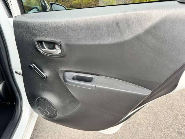 Toyota Yaris 1.5 VVT-i Hybrid Icon+ 5dr CVT Hatchback Petrol / Electric Hybrid White