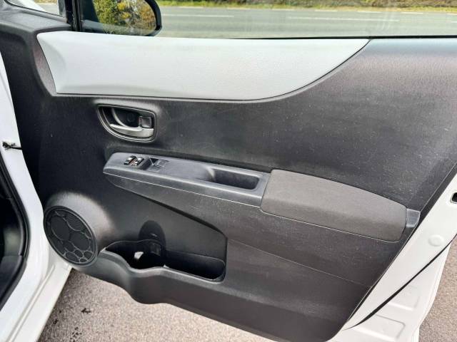 Toyota Yaris 1.5 VVT-i Hybrid Icon+ 5dr CVT Hatchback Petrol / Electric Hybrid White